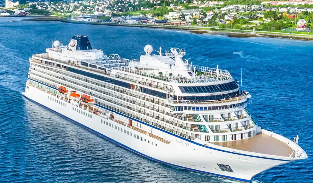viking-libra-itinerary-other-ships-in-port-crew-center